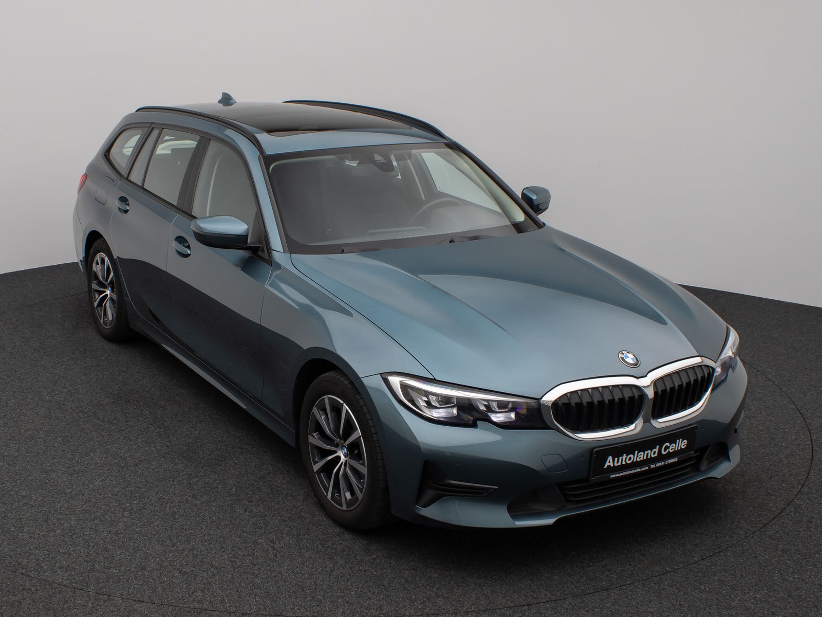Fahrzeugabbildung BMW 320d Panorama DAB PDC Sitzhzg Geschwindigkeitsre