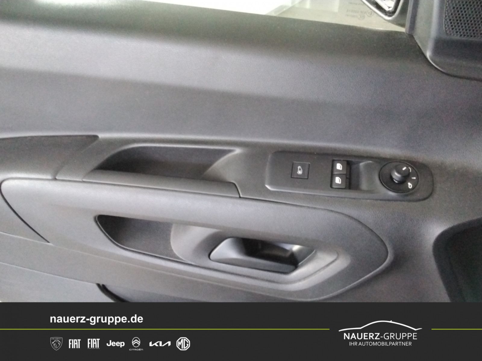 Fahrzeugabbildung Peugeot Partner Premium L1