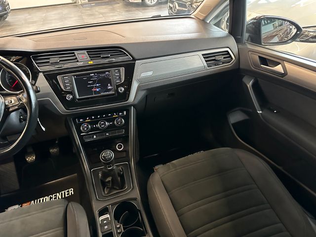 Volkswagen Touran*7-Sitzer*MASSAGE*ACC*AHK*NAV*STHZ*