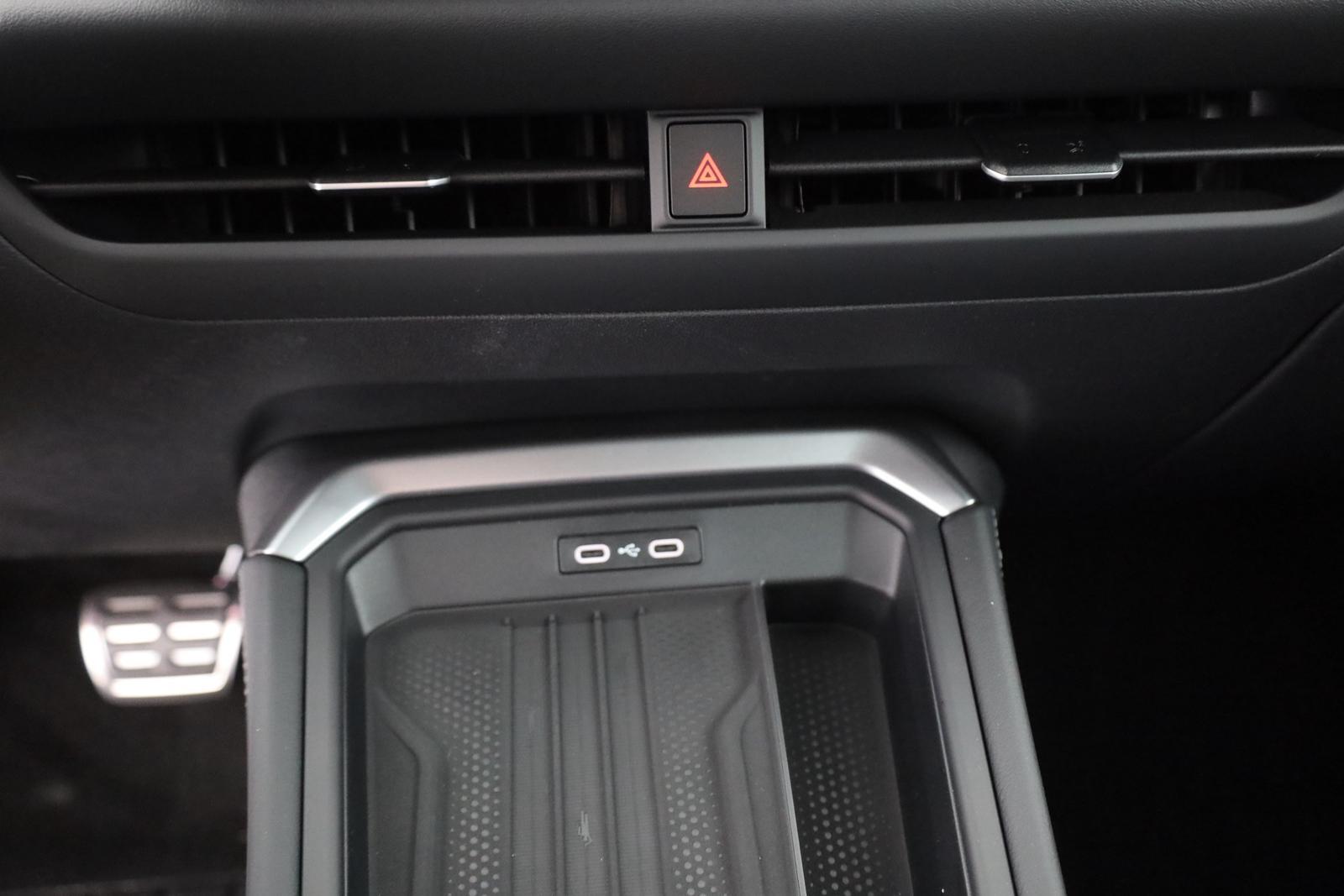 Volkswagen T-Roc R-Line 1.5 eTSI DSG n.Modell LED ACC AHK