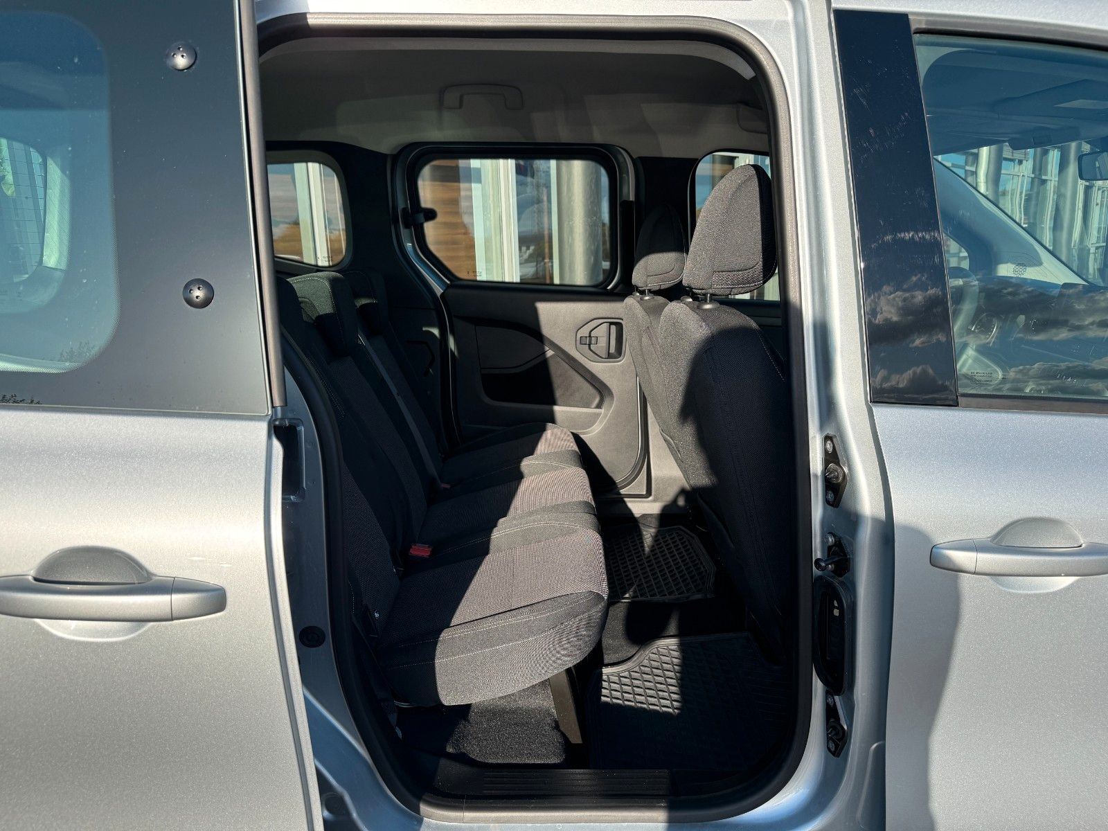 Fahrzeugabbildung Mercedes-Benz T 180 d MBUX Tempomat