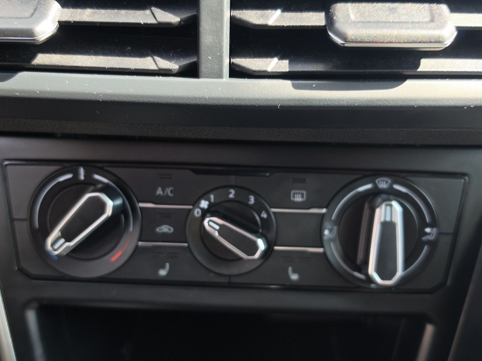 Fahrzeugabbildung Volkswagen Polo VI Life AUS 1.HAND AUTOMATIK DIGAL TACHO