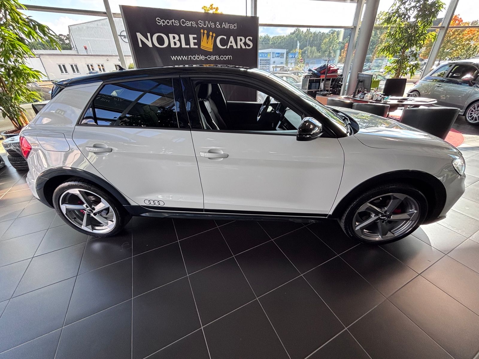 Fahrzeugabbildung Audi A1 citycarver 35 TFSI S-Line CARPLAY AHK LED