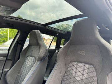 Volkswagen Golf VIII Variant 1.5 eTSI R-Line AHK*Pano*LED