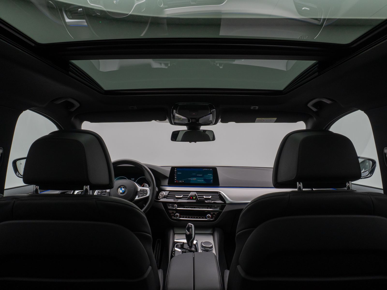 Fahrzeugabbildung BMW 530d xD M Sport Panorama Kamera HUD H/K Komfort