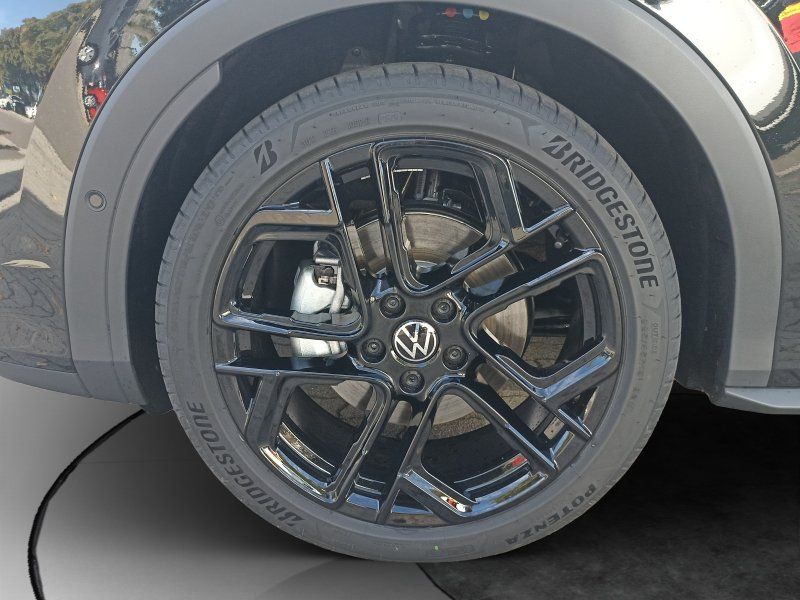 Fahrzeugabbildung Volkswagen T-Roc 1.5 eTSI R-Line DSG Black Style