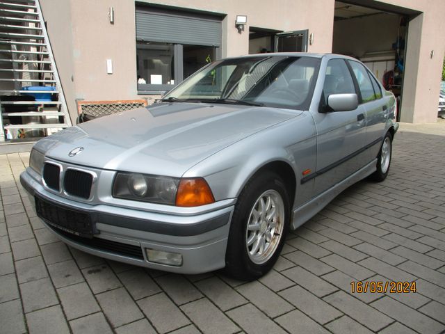 BMW 323i