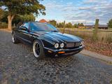 Jaguar XJR 4.0 1. Hand - schwarze Jaguar XJR