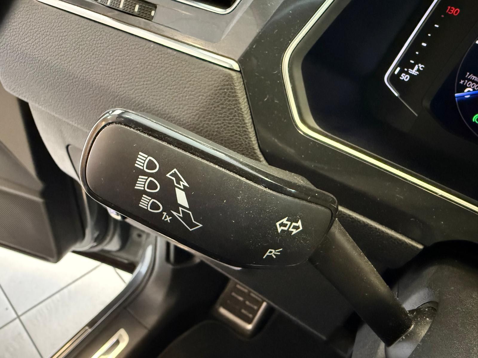 Fahrzeugabbildung Volkswagen Tiguan Allspace IQ.DRIVE/1. Hand / Navi /Digital