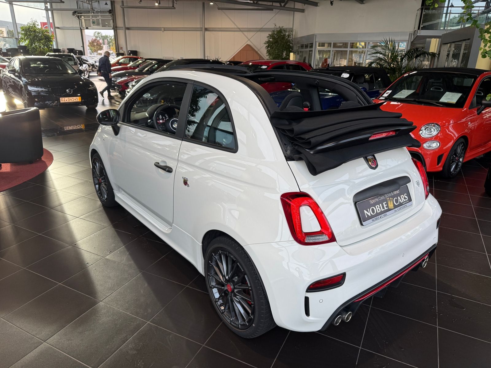 Fahrzeugabbildung Abarth 695C SABELT BREMBO RED-Paket CarPlay