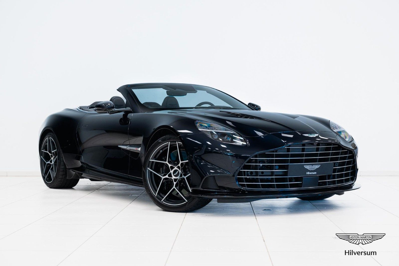 Aston Martin Vanquish Volante Ultramarine Black