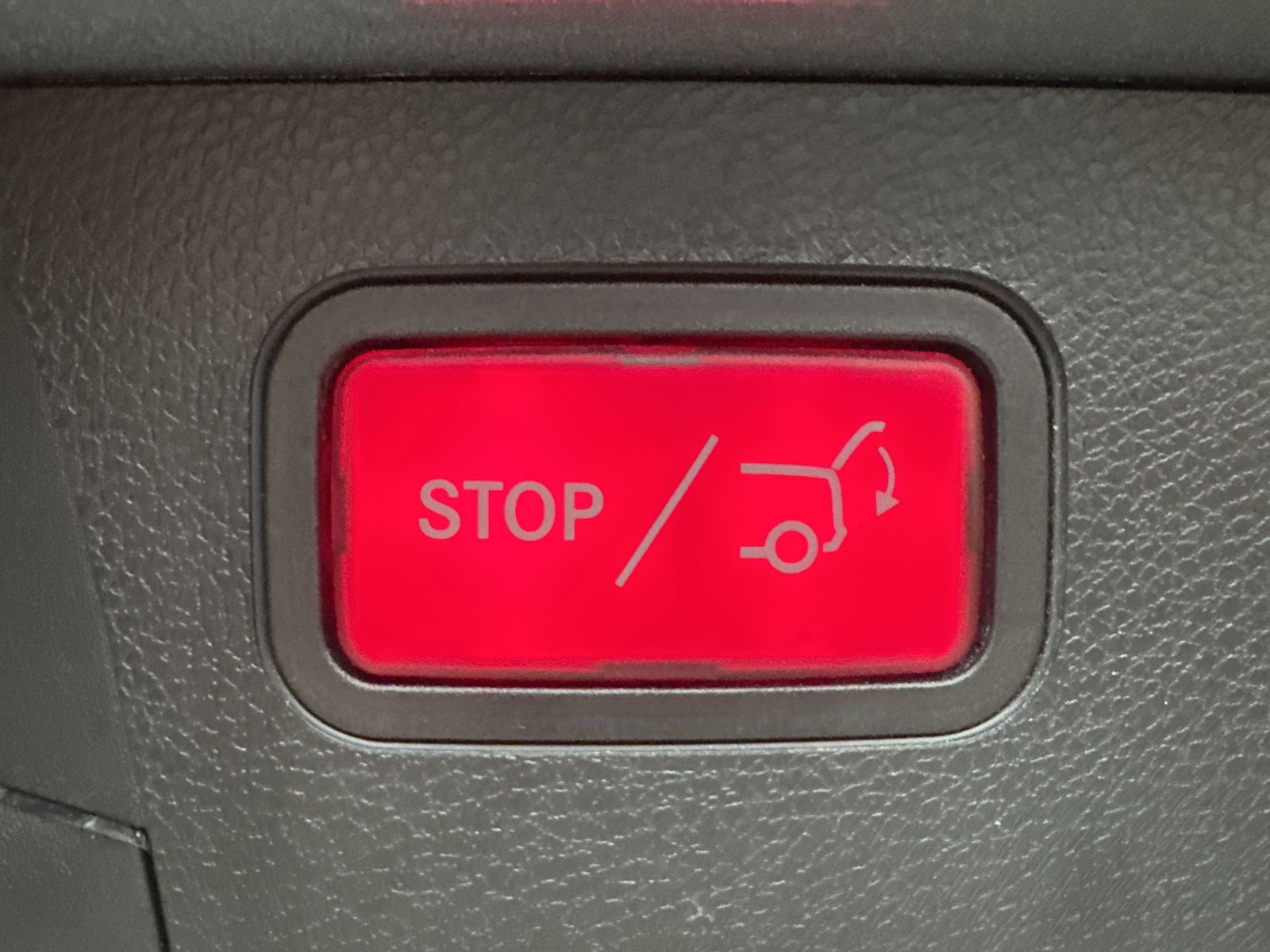 Fahrzeugabbildung Mercedes-Benz E 200d T Avantgarde NAV+LED+AHK+KAM+WIDE+CARPLAY