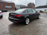 Audi A4 Lim. PDC vo+ht Sitzhz Navi Sportpak. Tempo - Audi A4 mit Benzin-Antrieb: Limousine, mit Klimaautomatik