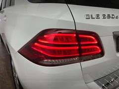 MERCEDES-BENZ GLE  / 4x4 / NUR 113.tKM / 1.HAND /GARANTIE/ LED