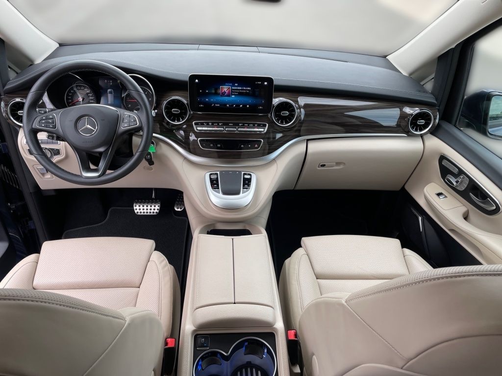 Fahrzeugabbildung Mercedes-Benz V 300 d Avantgarde extralang 4x4 Mittelkonsole,