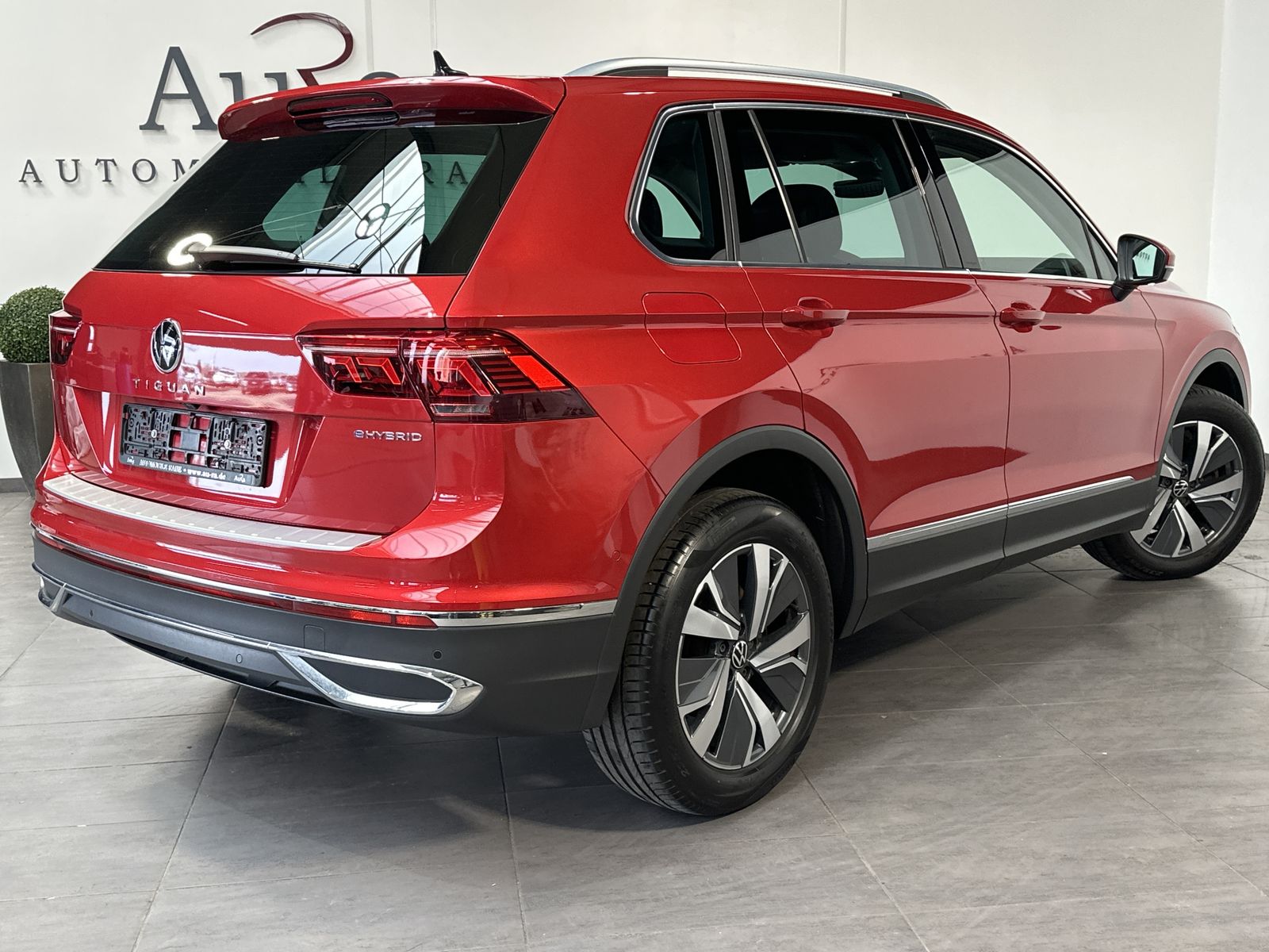 Fahrzeugabbildung Volkswagen Tiguan Elegance eHybrid NAV+LED+AHK+KAM+VCOCKPIT