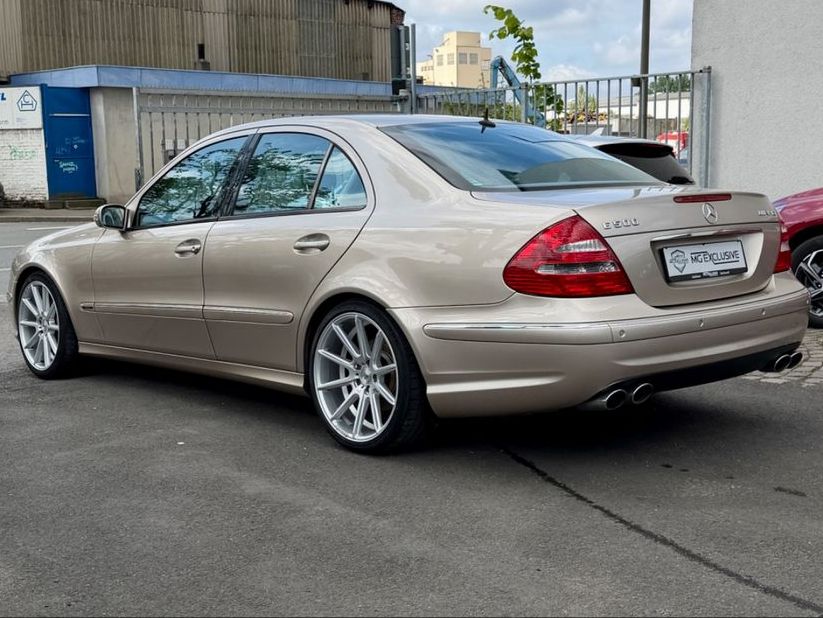 Fahrzeugabbildung Mercedes-Benz E 500 AMG Paket ab Werk Designo