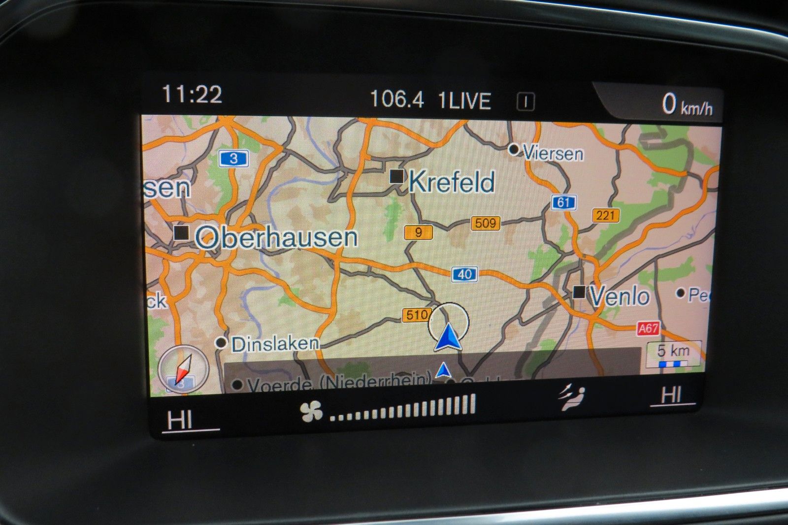 Fahrzeugabbildung Volvo V40 Kinetic NAVI TELVOR KLIMATRONIC 8-FACH ALU