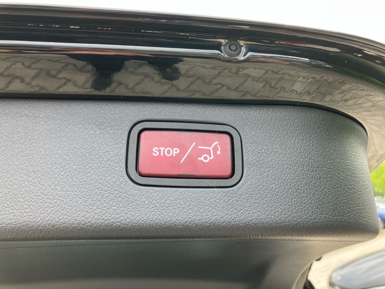 Fahrzeugabbildung Mercedes-Benz C 300 d T AMG AHK+Ambi+Kam+LED+Distr+UrbanGuard