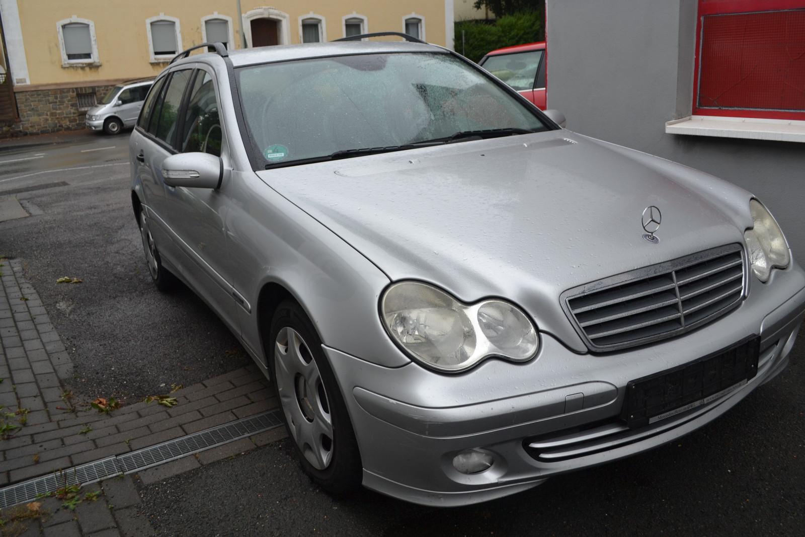 Mercedes-Benz C180 2004 — interior