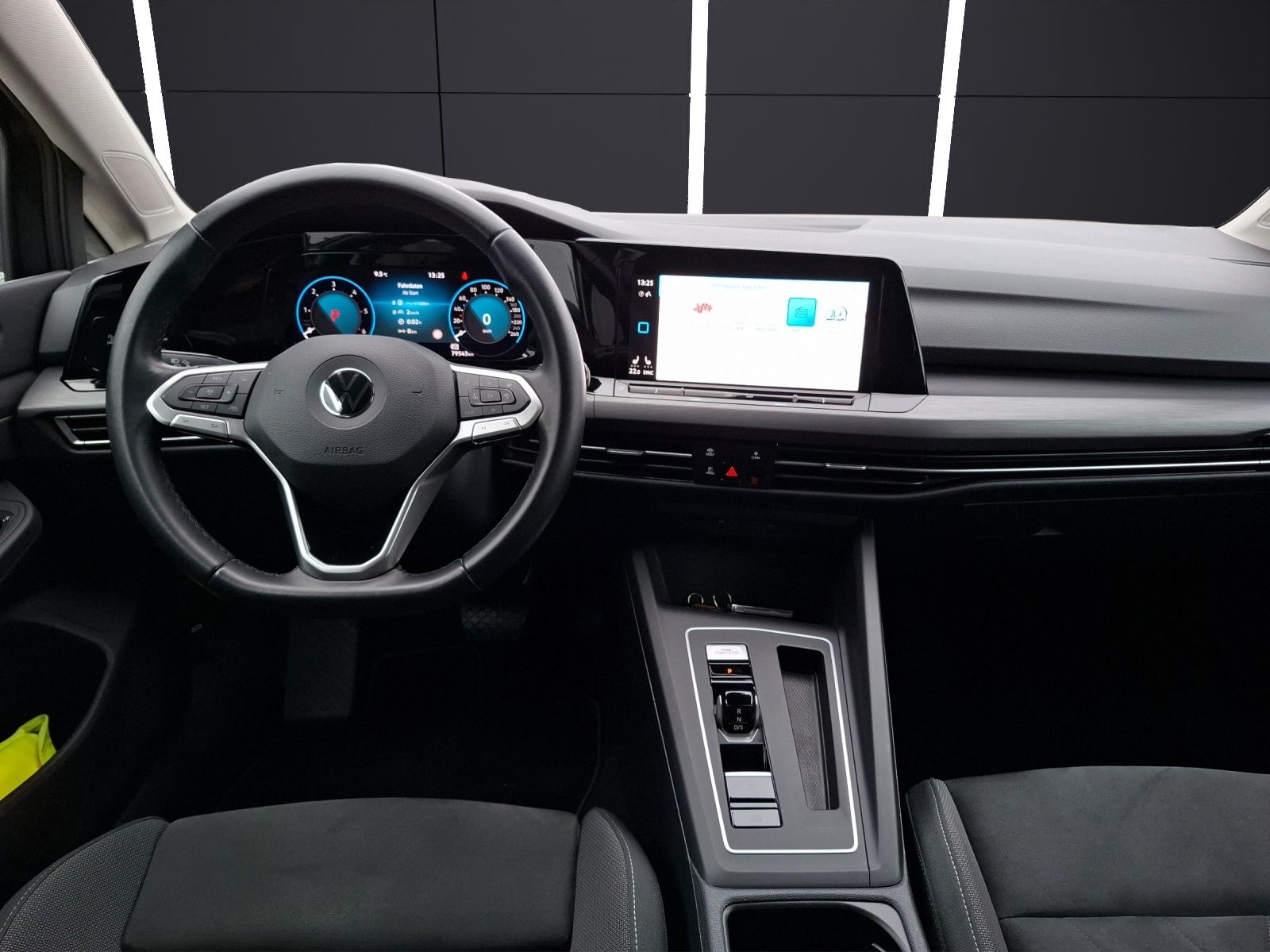 Fahrzeugabbildung Volkswagen Golf VIII Variant TDI Style DSG LED Navi AID ACC