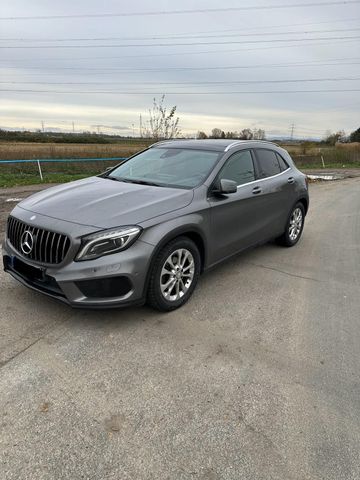 Mercedes-Benz Mercedes Benz GLA 200 CDI  AHK Navi