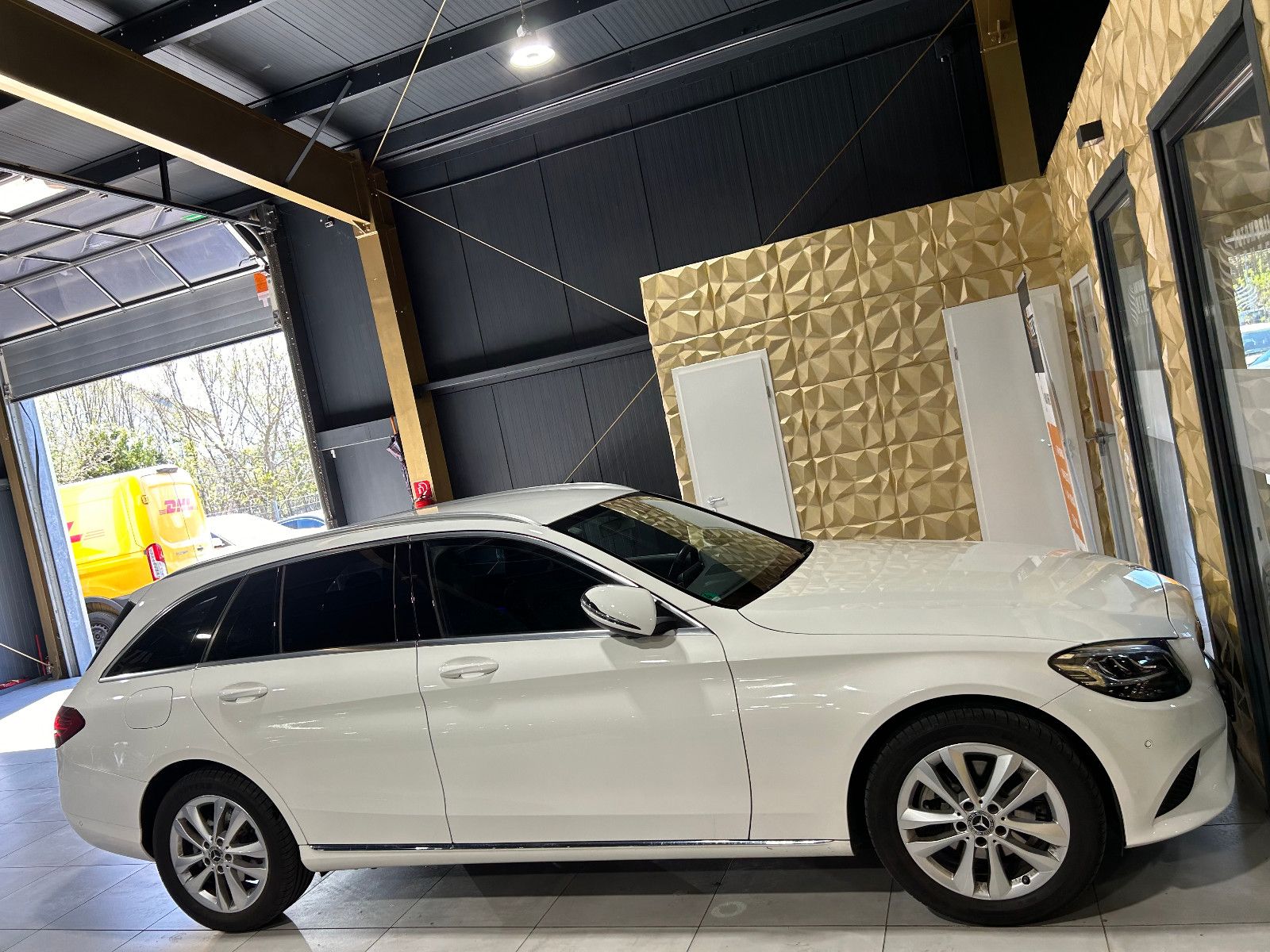 Fahrzeugabbildung Mercedes-Benz C 200 T-Modell/NAVI/KAMERA/APPLE/AMBIENTE/SHZ