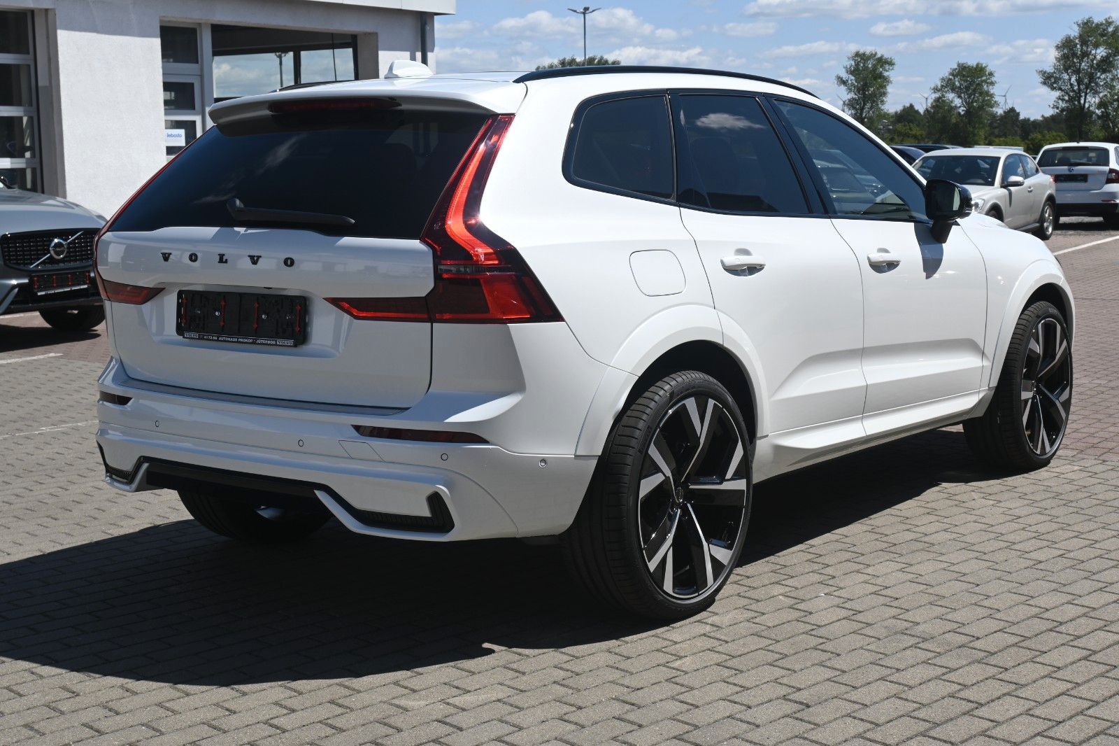 Fahrzeugabbildung Volvo XC60 B5 AWD Ultra Black Edition*LUFT*360*ACC*AHK