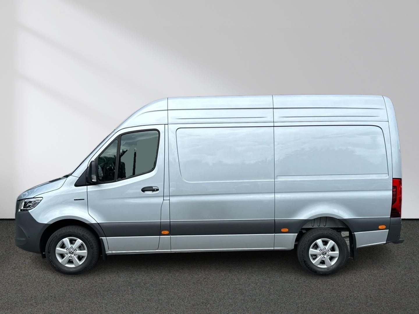 Mercedes-Benz eSprinter 320 KA L2H2 MBUX LED Distr. 360° 81kWh imagem 3