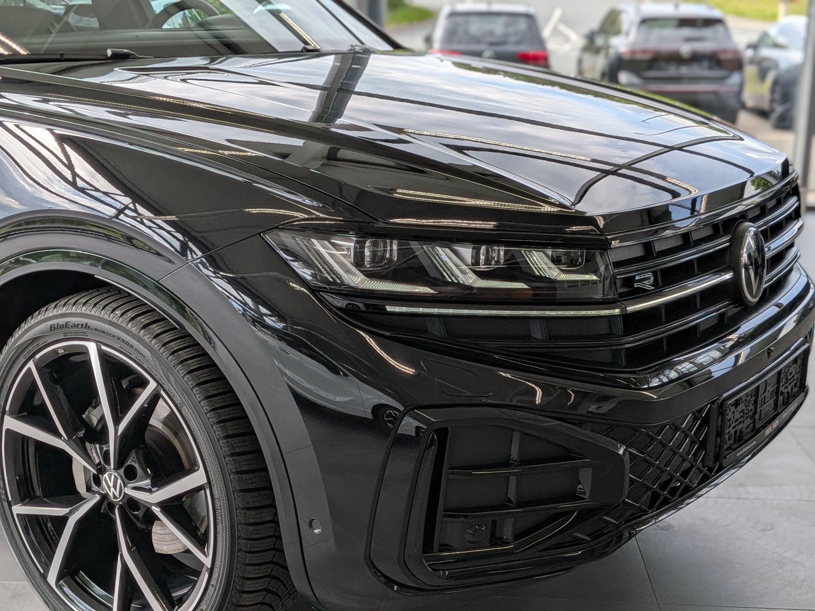 Fahrzeugabbildung Volkswagen Touareg 3.0TDI 4M R-Line VOLL Black 22" UPE 114T
