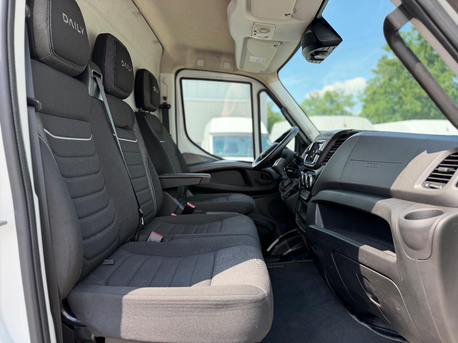 Iveco Daily Kasten RWD 35 Kamera/AHK/Standheizung/ACC