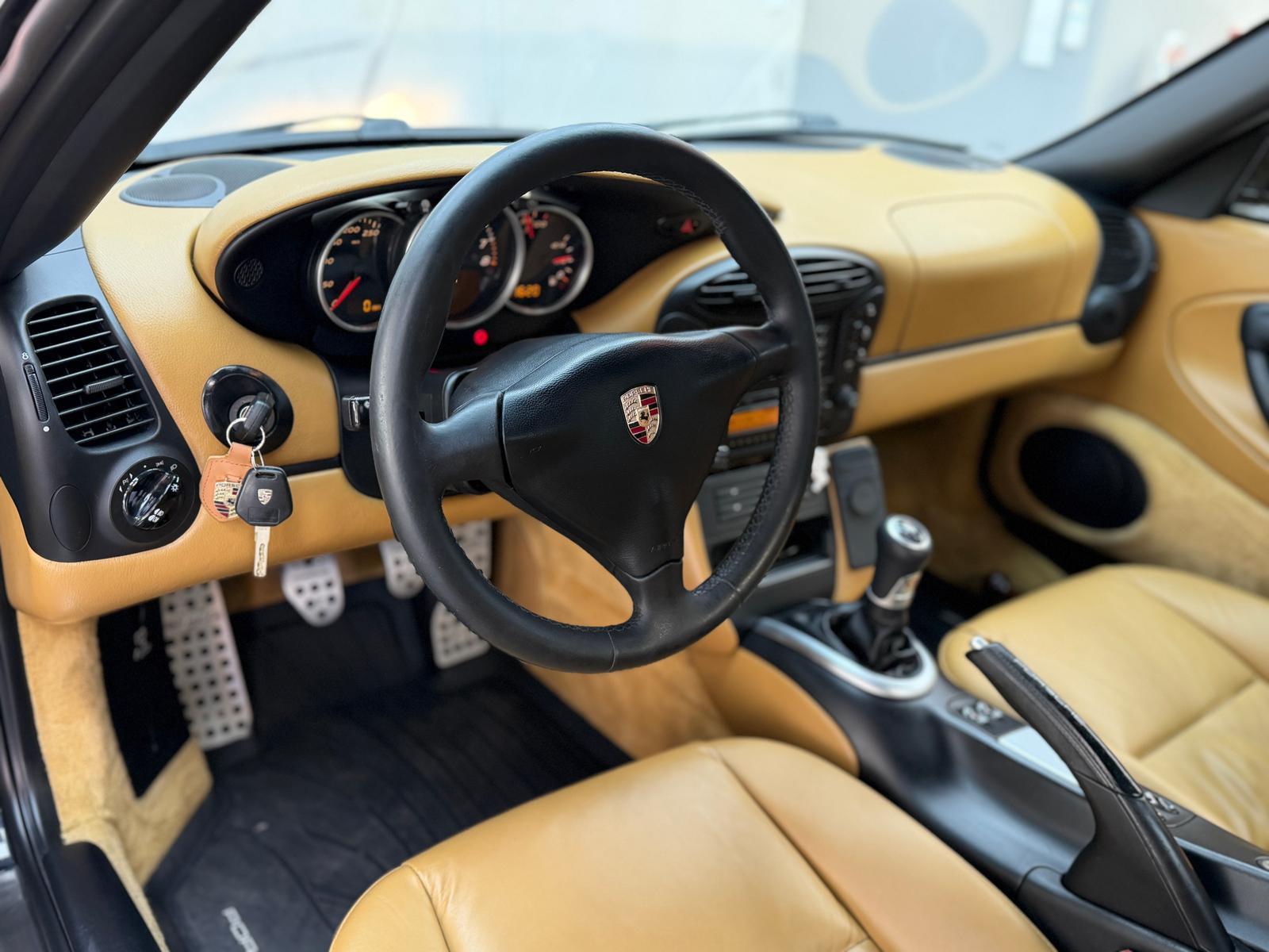Porsche Boxster 986 2.7 | 220 ch | BVM | Cuir partiel beige | GPS | Régulateur de vitesse | Suspension sport
