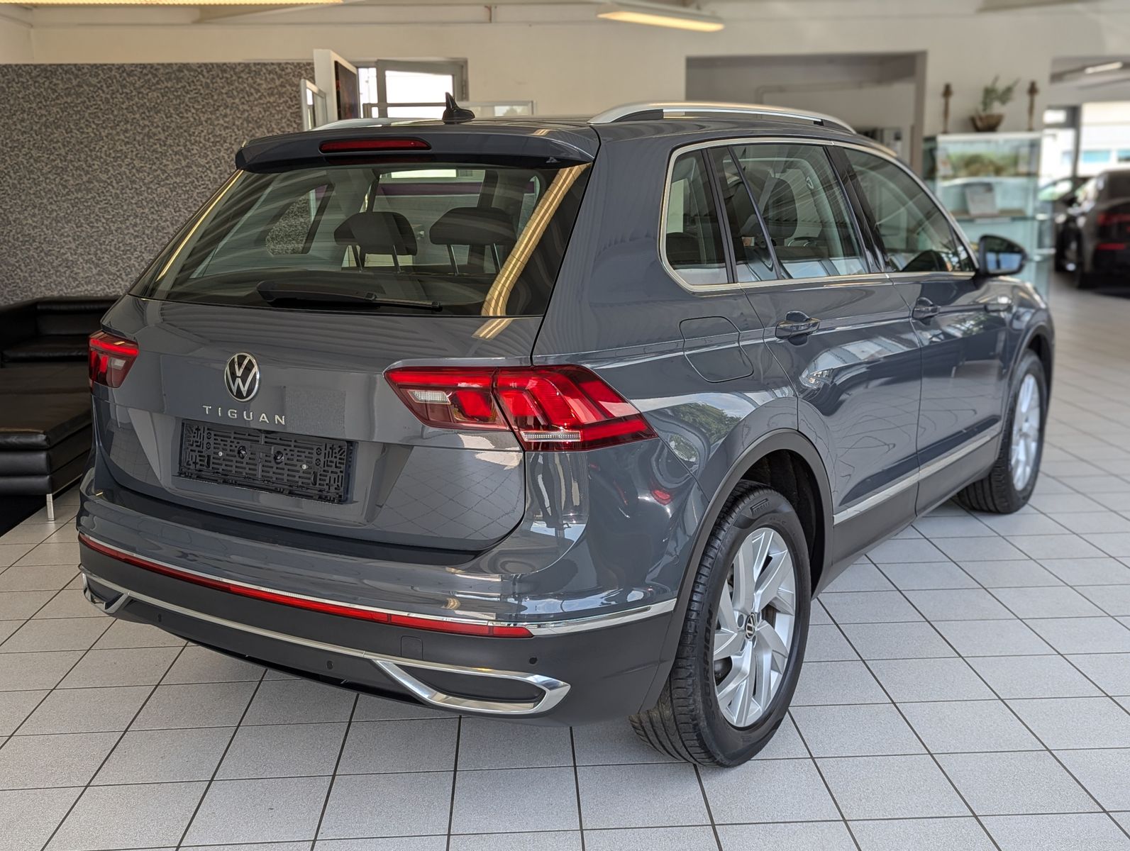 VW Tiguan 2.0 TDI DSG Elegance HUD Assist-Plus StHz - Image 7