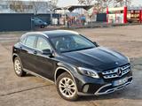 Mercedes-Benz Mercede Benz GLA 180 - Mercedes-Benz GLA 180: Limousine