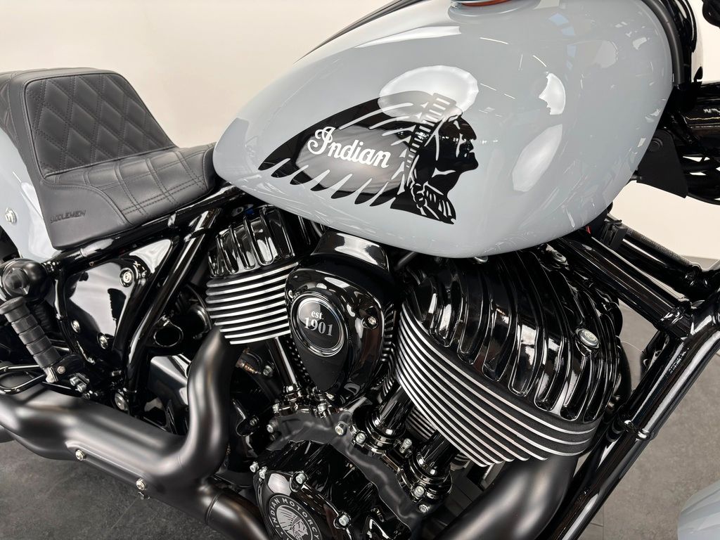 Fahrzeugabbildung Indian CHIEF BOBBER DARK HORSE *JEKILL & HYDE*