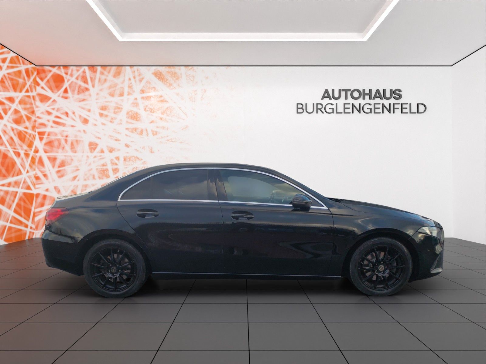 Fahrzeugabbildung Mercedes-Benz A200 Lim. ! NAVI ! PANORAMA ! LEDER ! MOTOR NEU