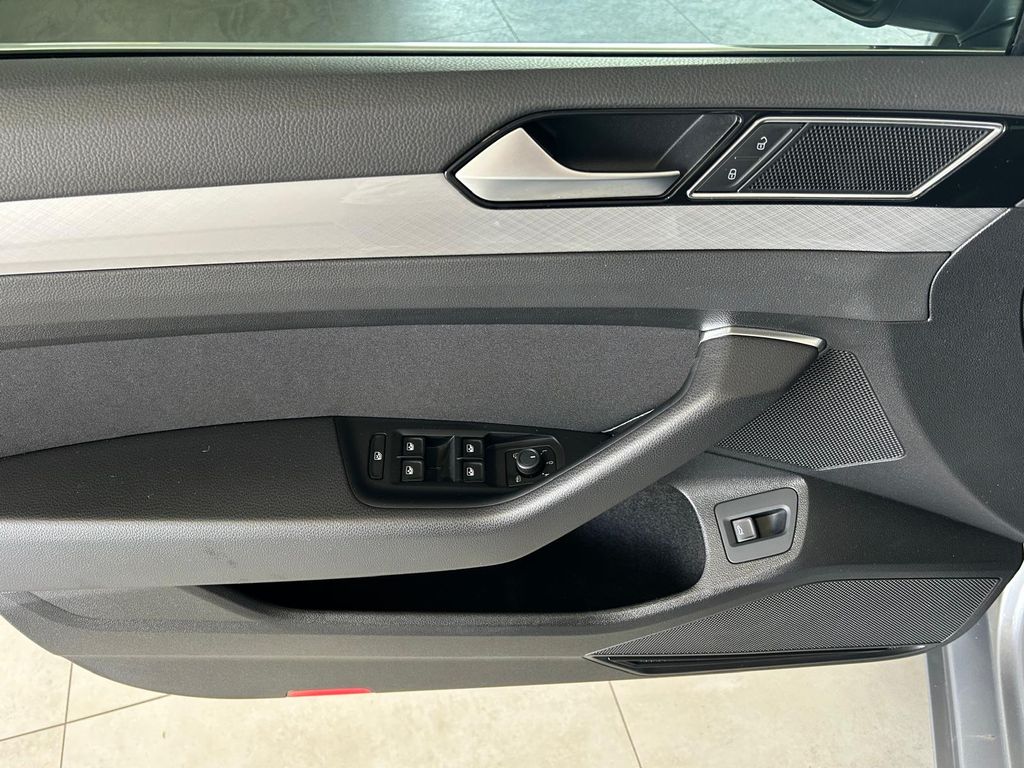 Volkswagen Passat Variant BUSINESS PANO*HUD*CAM*AHK*IQ.LIGH