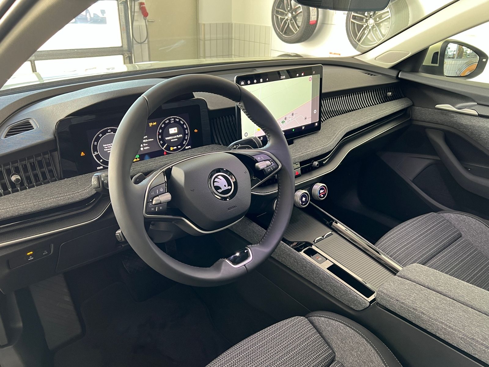 Fahrzeugabbildung SKODA Superb Combi Selection 1.5 TSI mHEV DSG *AHK, Ar