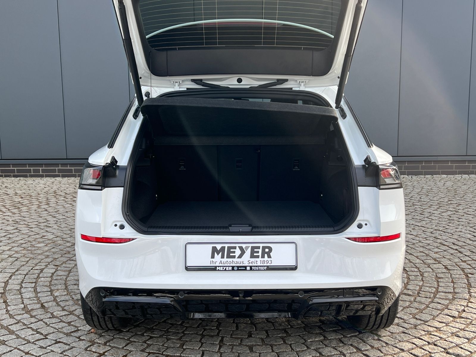 Fahrzeugabbildung Volkswagen T-Roc R-Line 1.5 eTSI DSG *Neues Modell, AHK, Bl