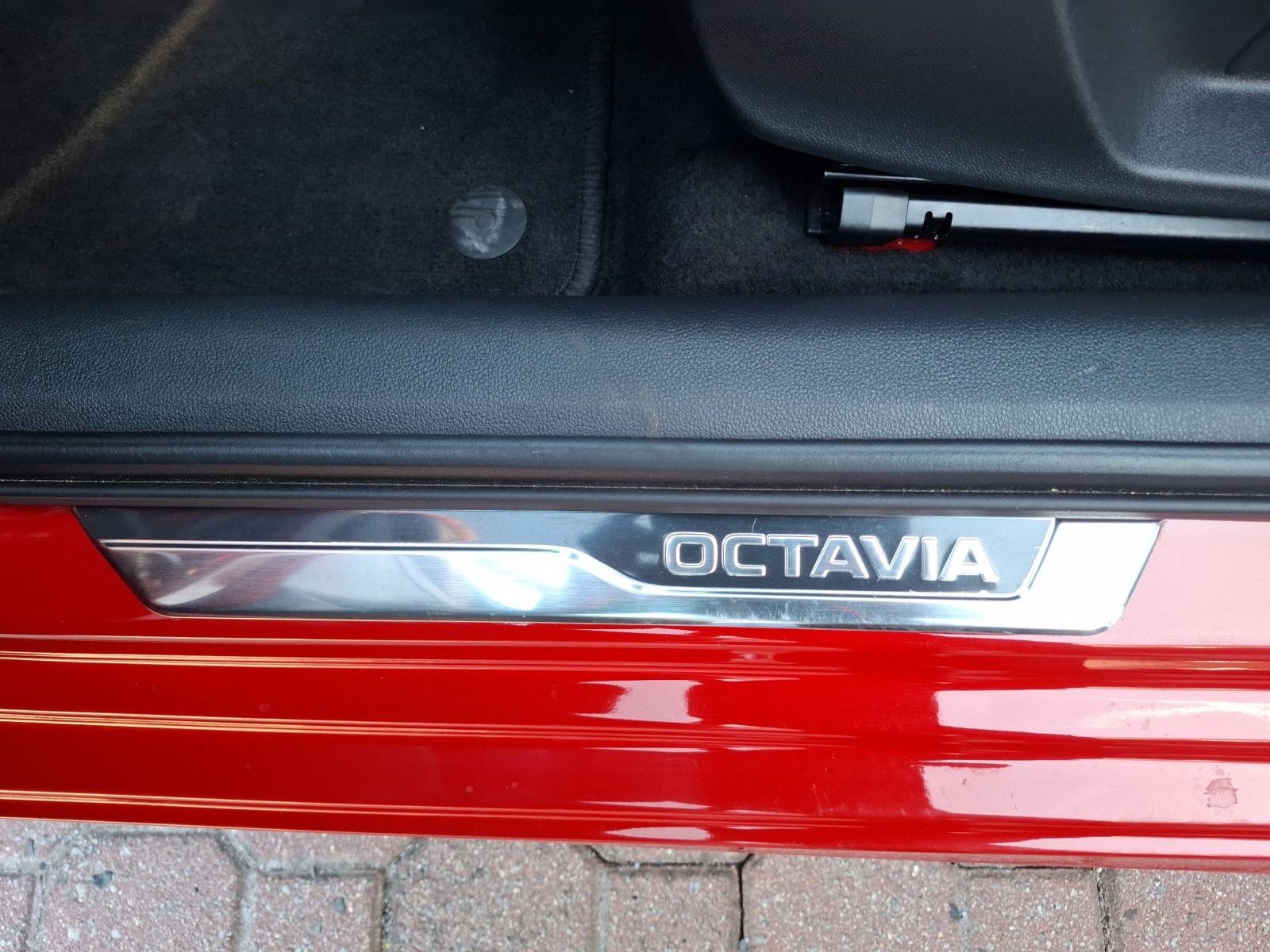 Fahrzeugabbildung SKODA Octavia Combi TDI Sportline DSG LED Navi VC PDC