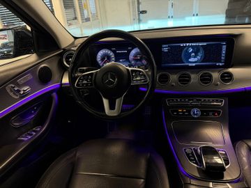 Mercedes E 200 - 4