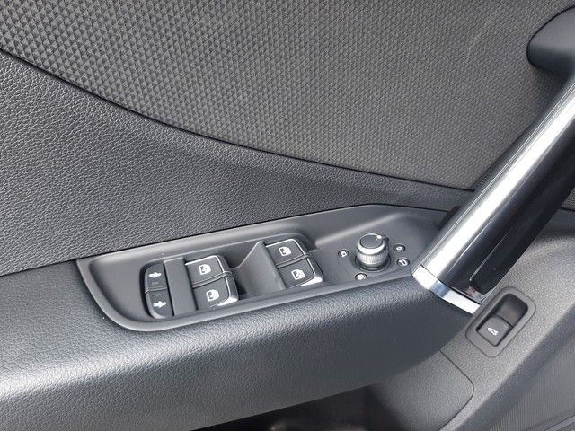 Fahrzeugabbildung Audi Q2 S line 35TDI quattro S-tronic AHK Navi Matrix