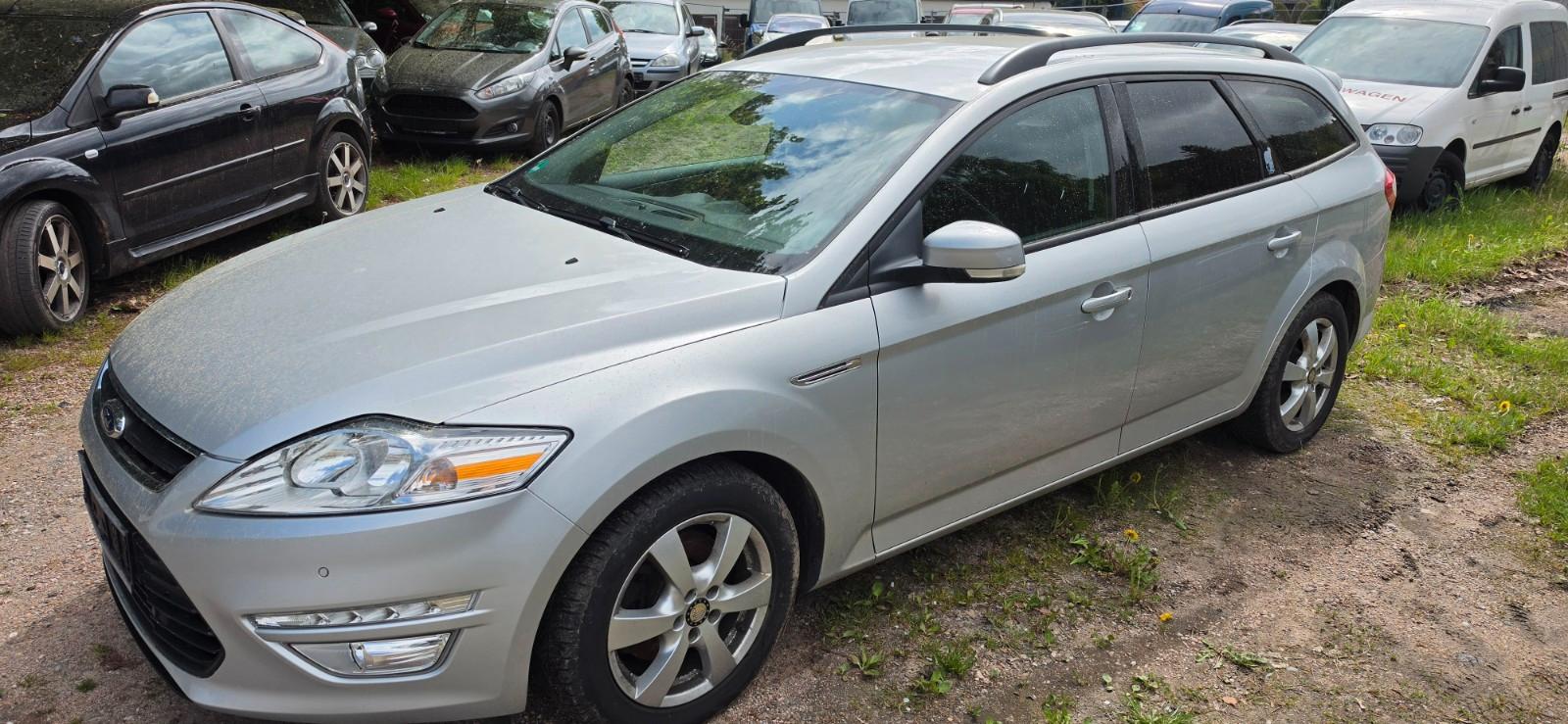 Ford Mondeo 2011 — rear view