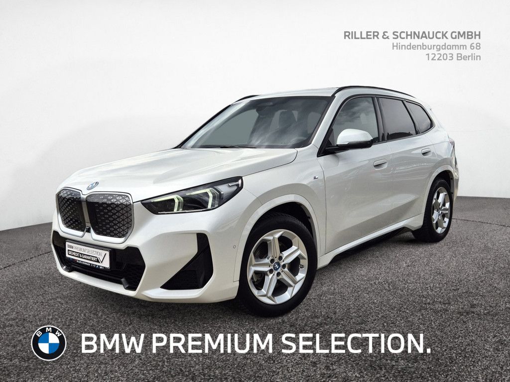 BMW iX1 xDrive30 M-Sport AHK PANO HUD 360°KAM HK foto 1