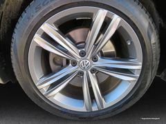 VW Tiguan Allspace 2.0 TDI Highl 4M R-Line Pano AHK VW Tiguan Allspace 2.0 TDI Highl 4M R-Line Pano AHK