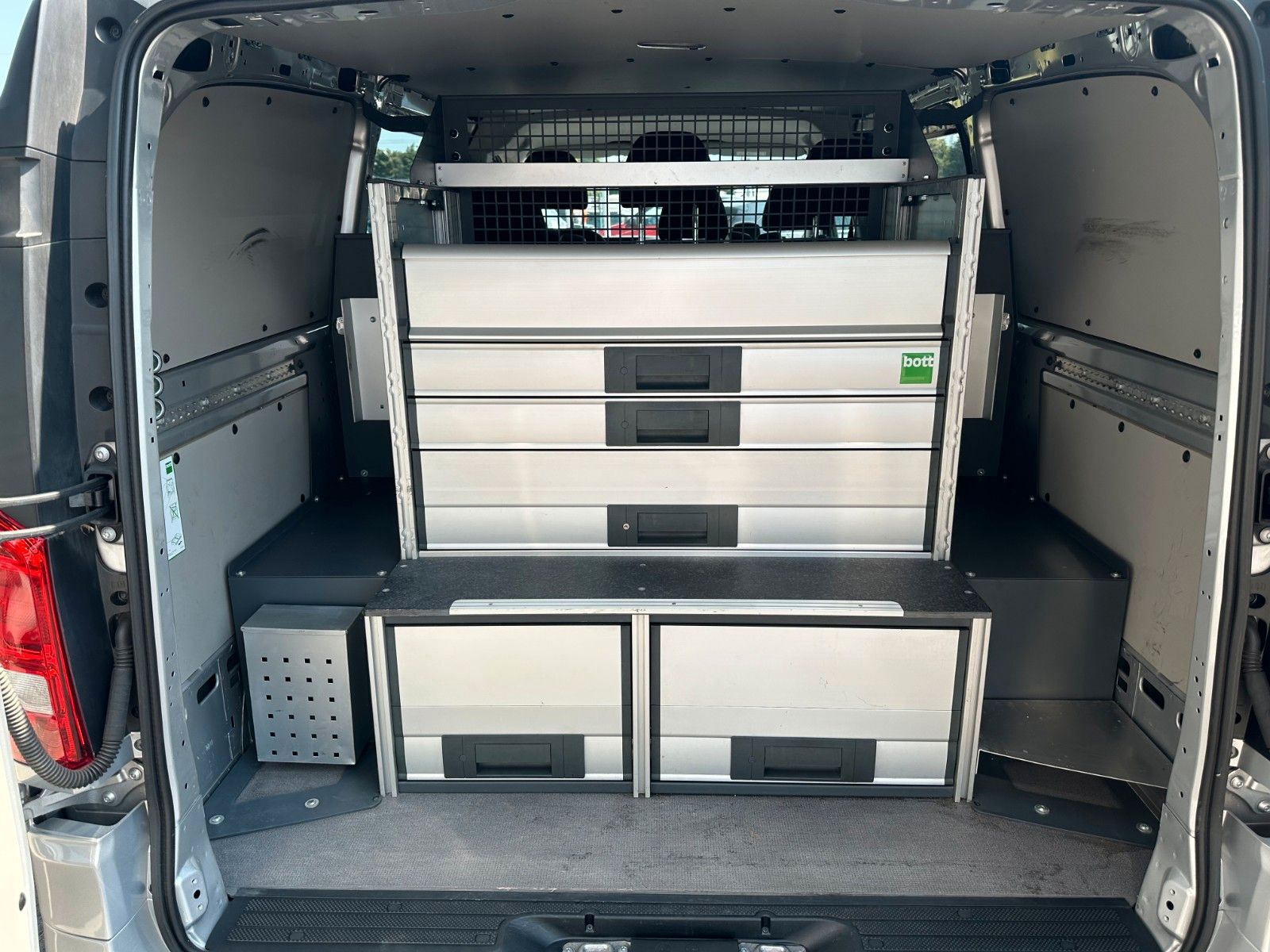 Fahrzeugabbildung Mercedes-Benz Vito 114 CDI Mixto Regal AHK Klima PARKTRONIC