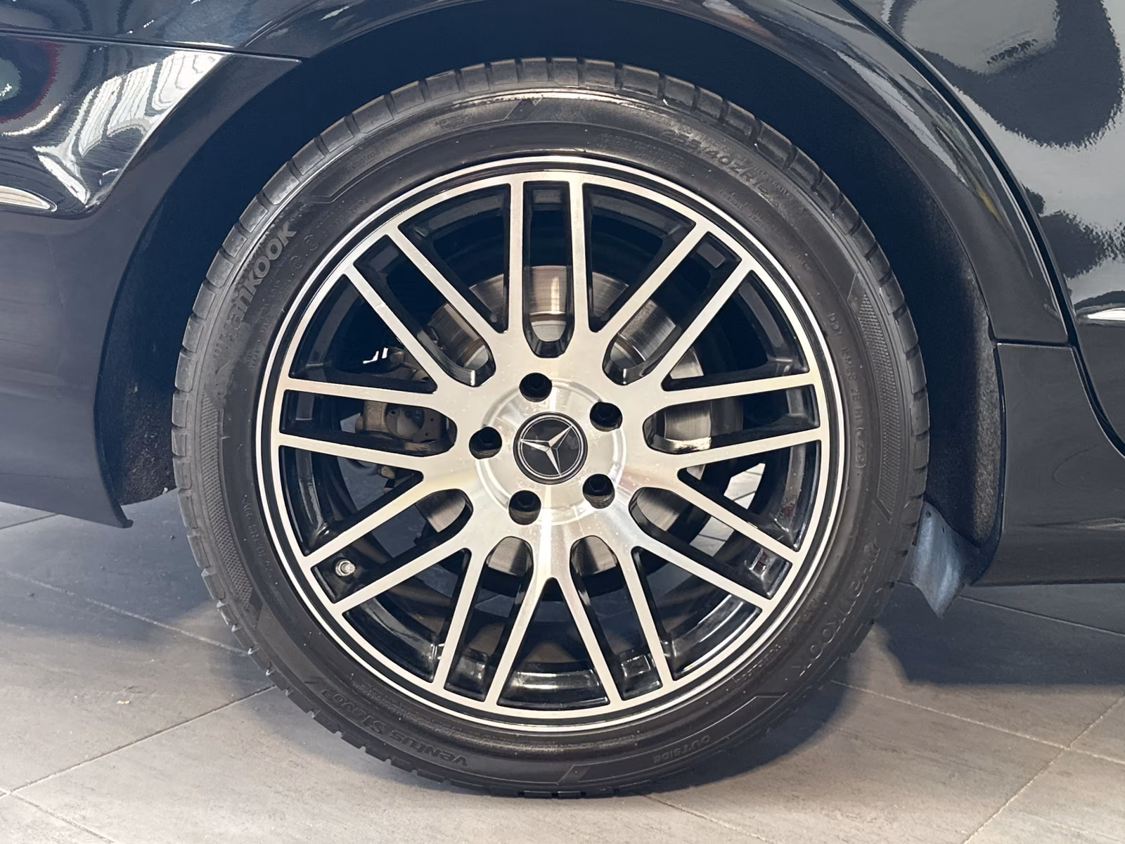 Mercedes-Benz CLS 400 4MATIC NAV+LED+SHZ+GLASDA+AIRMATIC+PP