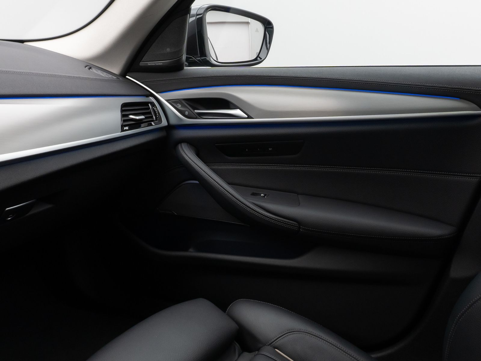 Fahrzeugabbildung BMW 530d xD Luxury Line Kamera HUD DAB H/K Laser AHK