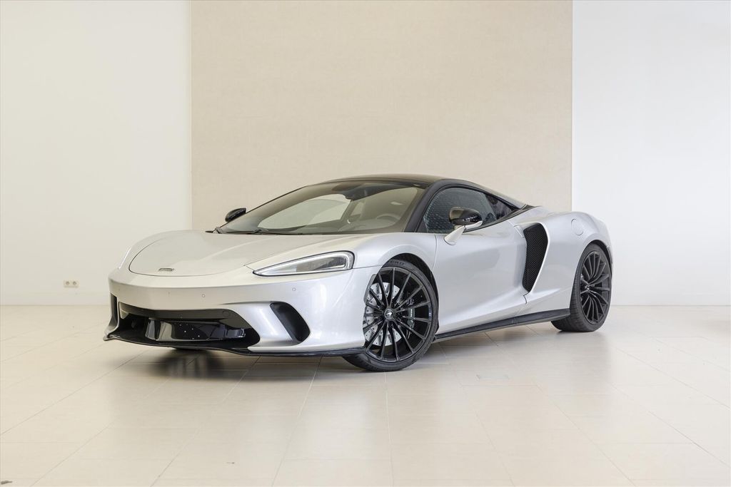 McLaren GT