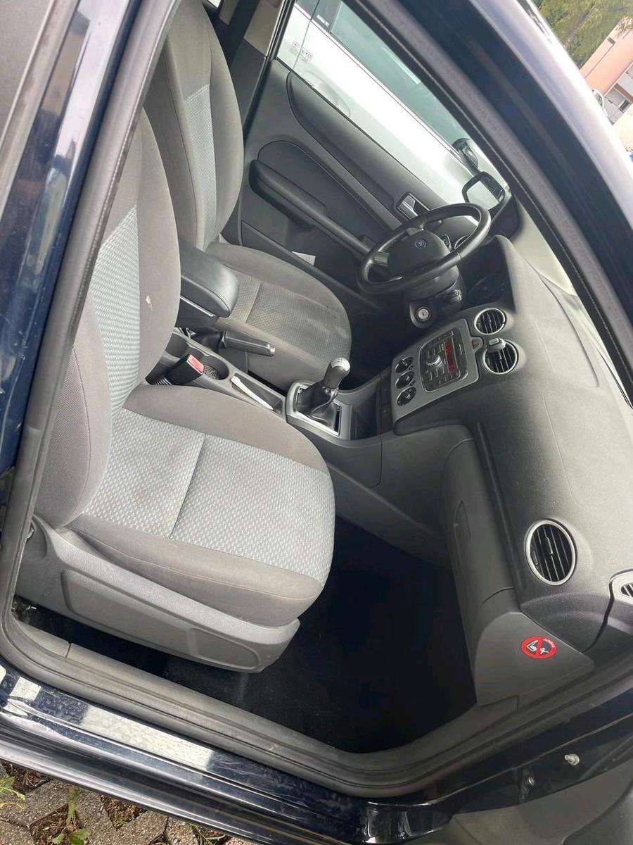 Ford Focus 2007 — interior